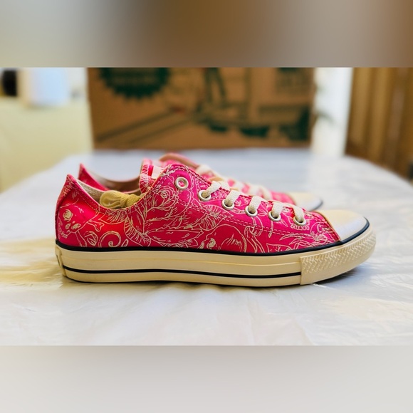 Converse Shoes - Converse Women's Chuck Taylor all star ox new in original box